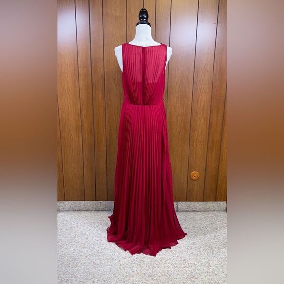 Badgley Mischka  Pleated Layered Gown size 10 - Picture 7 of 12